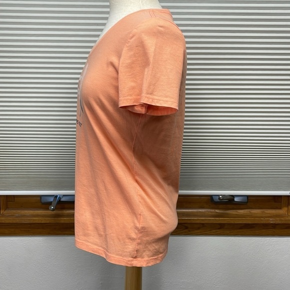 Life Is Good Peach Adirondack Chair Classic Fit V-Neck T-Shirt Size Small - Picture 6 of 8